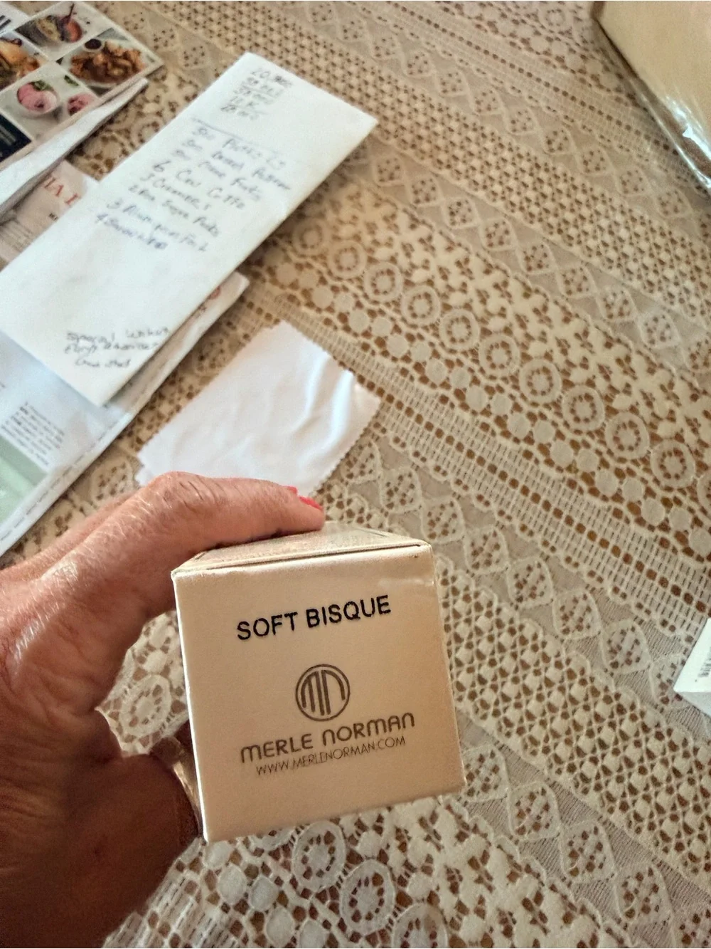 Merle Norman Perfecting Makeup Broad Spectrum SPF 25 - Cream